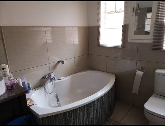 3 BEDROOM HOUSE TO LET IN CLARENDON